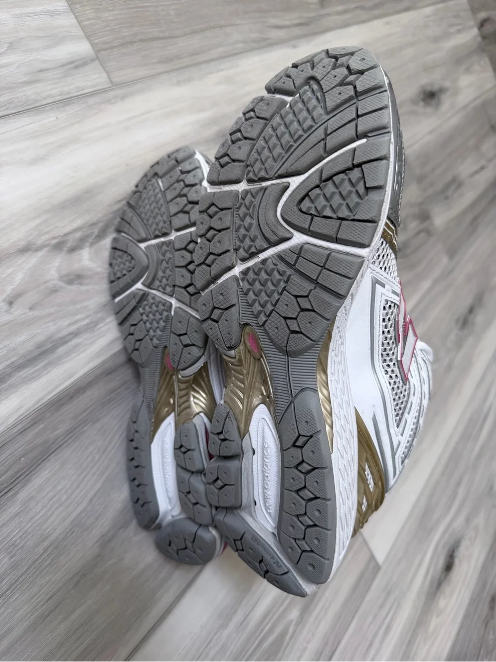 New Balance 1906R U1906RCH White Gold Pink Sneakers Men’s 9.5 Women’s 11